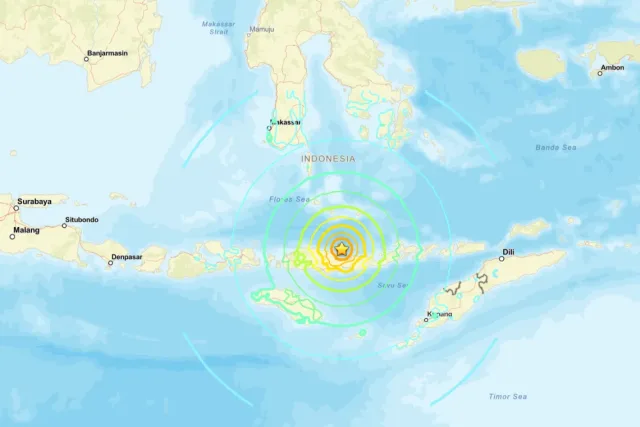 Indonesia Hit by 7.7-Magnitude Earthquake and Tsunami Warning