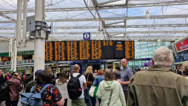 UK Rail Disruption Hits Northern England Following Manchester Power Failure