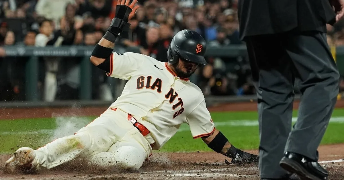Phillies acquire All-Star 2B Arraez from Giants