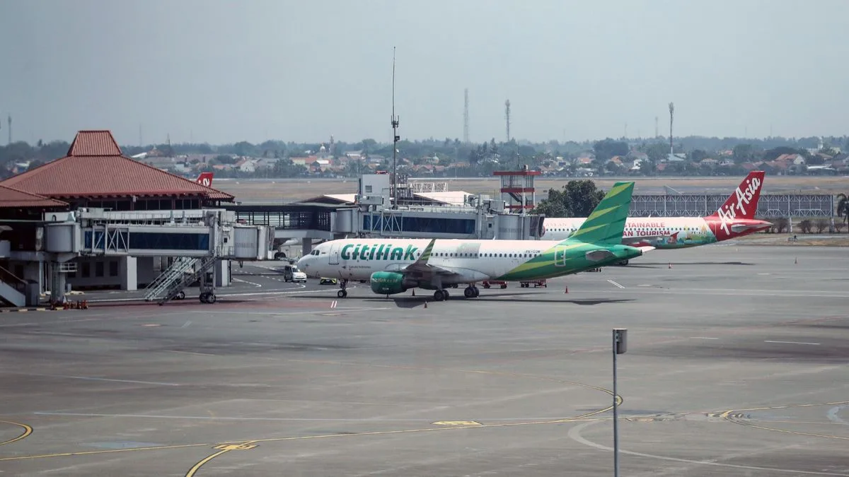 Anak Krakatau eruption strands 170,000 passengers across 8 airports
