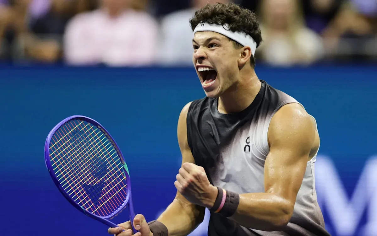Ben Shelton beats Carlos Alcaraz in fifth-set tie-break at 3.33am