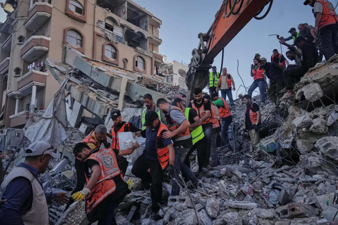 Building collapse in Gaza kills at least 19 people, and other Mideast de…