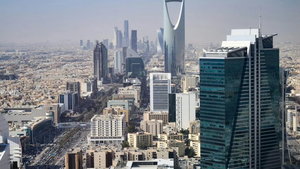 Houthis claim missile and drone strikes on Riyadh and Yanbu oil facility