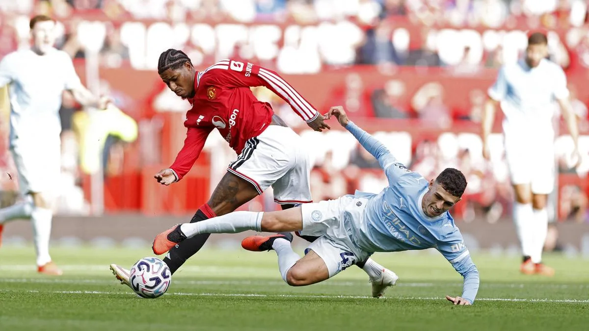 Phil Foden sent off in Manchester derby for kicking Bruno Fernandes