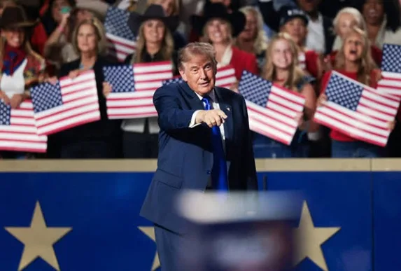 Trump Pledges $5,000 Payout to Americans if Republicans Win Midterms