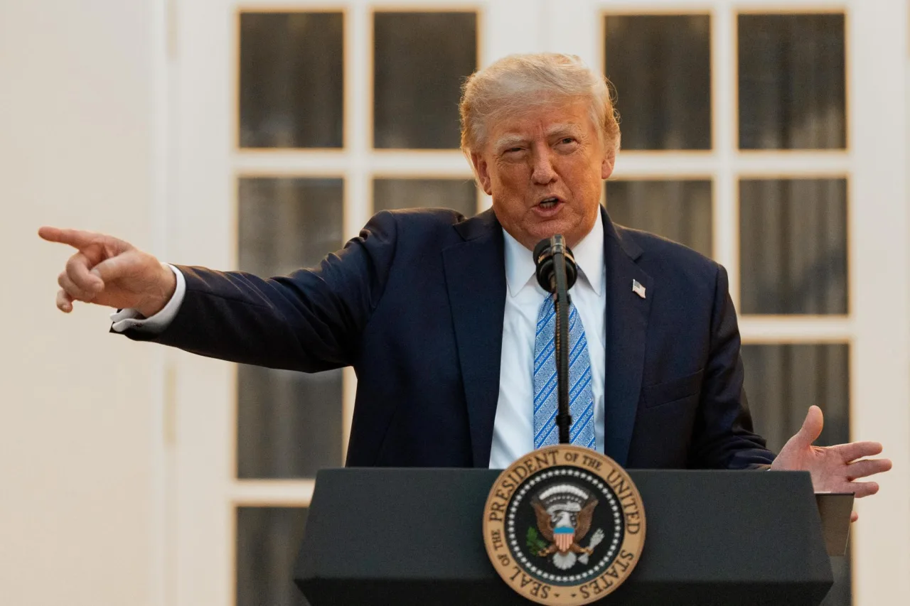 Trump bans CNN, MSNOW and Politico from White House over fake news