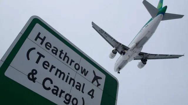 UK Air Traffic Control Failure Causes More Flight Cancellations and Delays