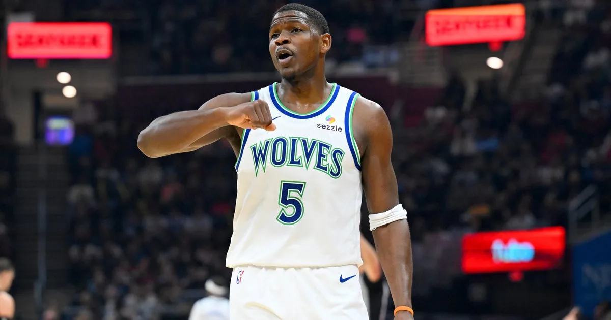 Anthony Edwards to miss up to two months due to right knee procedure