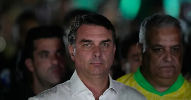 Flávio Bolsonaro Leaves Brazil for the U.S. After Election Defeat