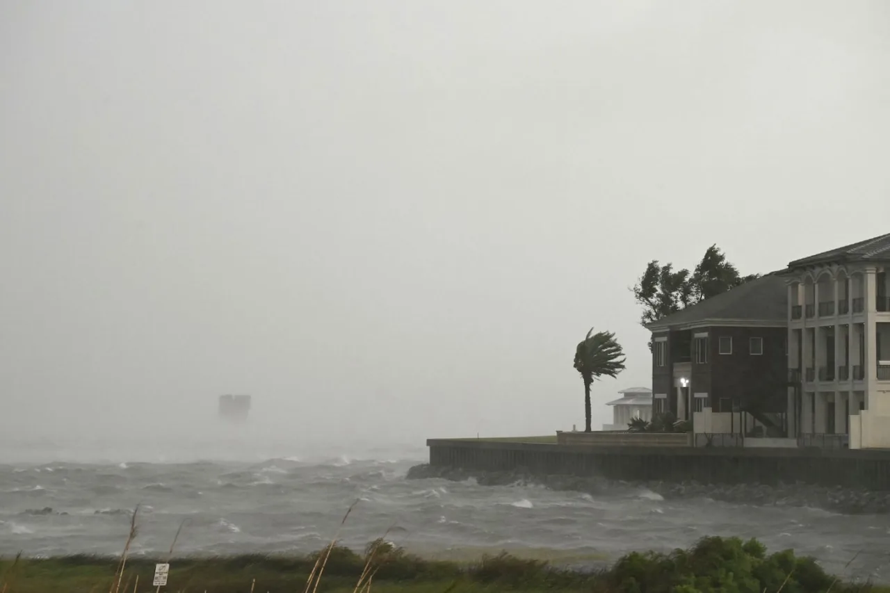 Hurricane Isaias leaves hundreds of thousands without power after Florid…