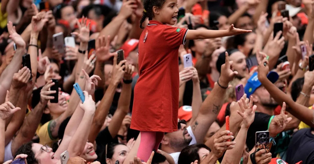 Lula wins fourth term as Brazil president, defeating Flávio Bolsonaro