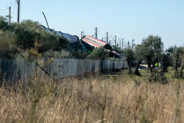 Spain train crash latest: At least 64 dead in second high-speed rail cat…