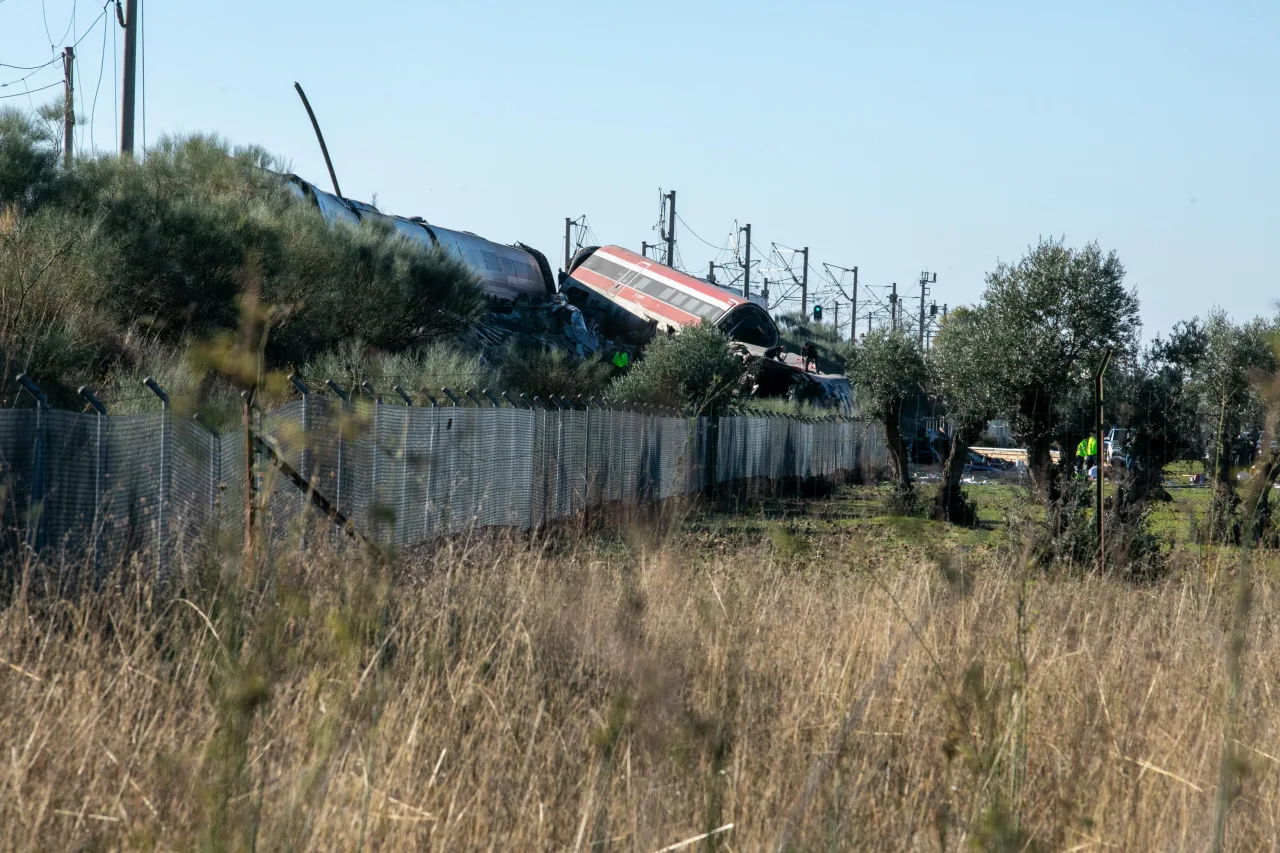 Spain train crash latest: At least 64 dead in second high-speed rail cat…